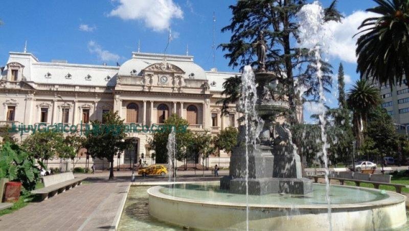 Periodistas en la Convención Constituyente de Jujuy ¿Un permiso negado? 2 Casa de Gobierno de Jujuy, Plaza Belgrano Periodistas en la Convención Constituyente de Jujuy Un permiso negado