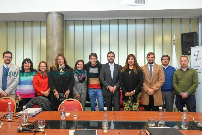 Constituyente: Debate sobre la creación de la Defensoría de los Derechos del Niño, Niña y Adolescentes 18 Constituyente Debate sobre la creación de la Defensoría de los Derechos del Niño, Niña y Adolescentes 3