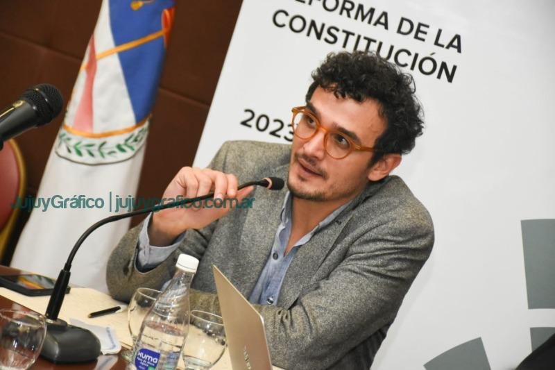 Gastón Morales: "El derecho a la paz social tiene que ver con consolidar un triunfo histórico del pueblo jujeño” 1 Gastón Morales El derecho a la paz social tiene que ver con consolidar un triunfo histórico del pueblo jujeño 2