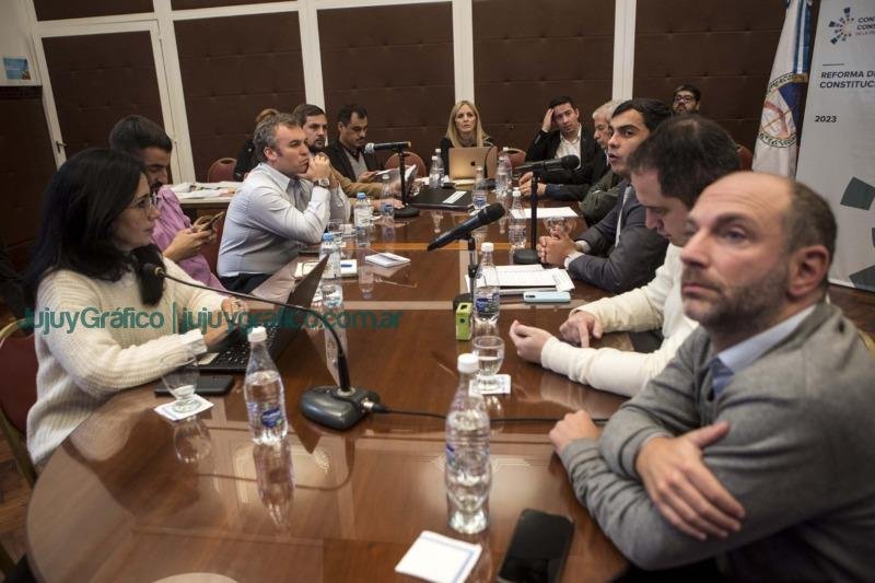 La Comisión de Sistema Económico recibió a los más destacados especialistas en Derecho del Consumidor 2 La Comisión de Sistema Económico recibió a los más destacados especialistas en Derecho del Consumidor 1