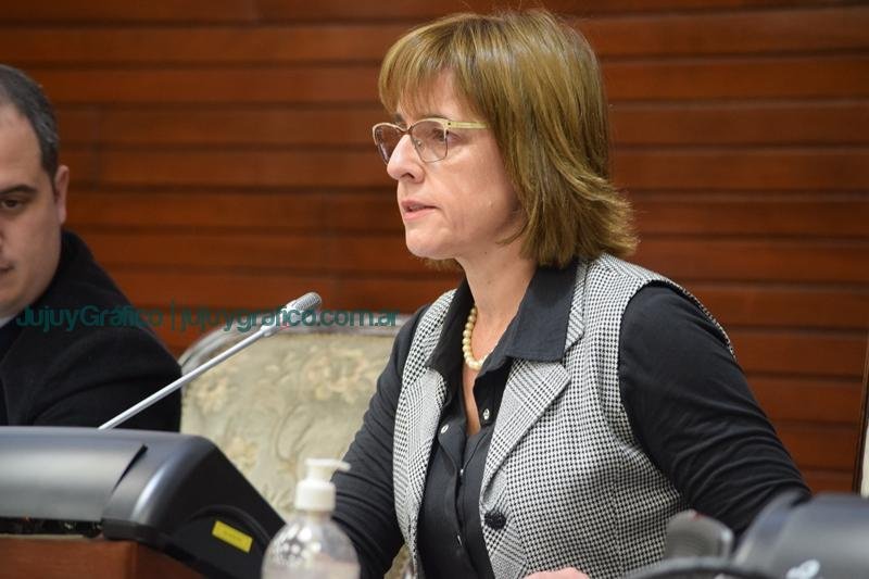"Jujuy es la única provincia que consagra en su Constitución los derechos indígenas de manera clara y contundente" 2 La Convención Constituyente realizó su Primera Sesión Ordinaria 1 Gabriela Burgos: "Jujuy es la única provincia que consagra en su Constitución los derechos indígenas de manera clara y contundente"