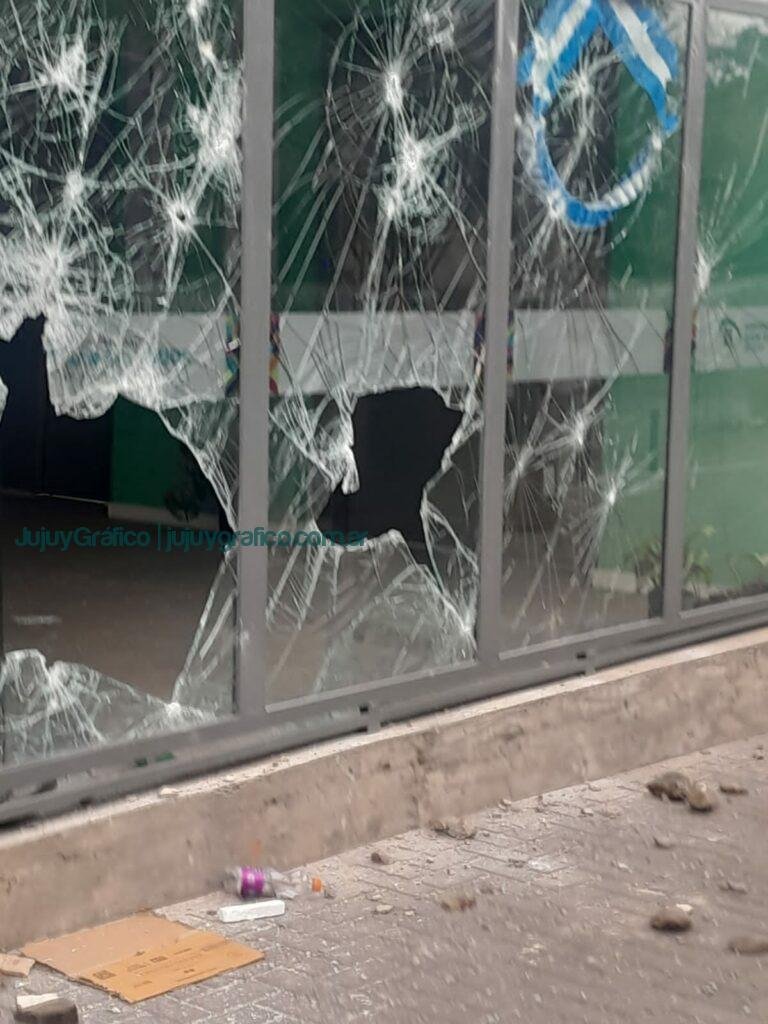 Municipalidad de San Salvador de Jujuy repudió el vandalismo en el mobiliario urbano 2 Municipalidad de San Salvador de Jujuy repudió el vandalismo en el mobiliario urbano 2