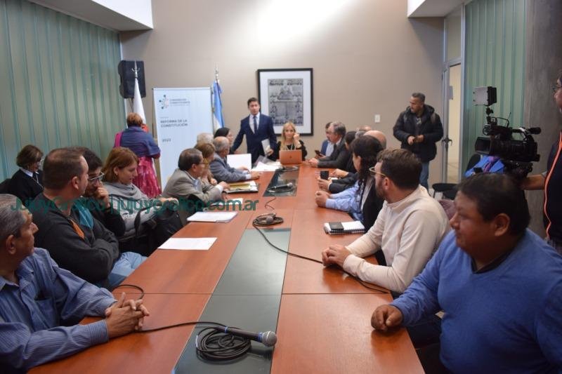 Referentes del Estado y del sector privado aportaron conceptos para la modificación del régimen de las aguas 2 Referentes del Estado y del sector privado aportaron conceptos para la modificación del régimen de las aguas 3