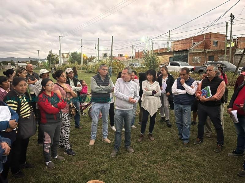 Regularización de lotes y servicios de energía en el sector 4 de Agosto de Alto Comedero 2