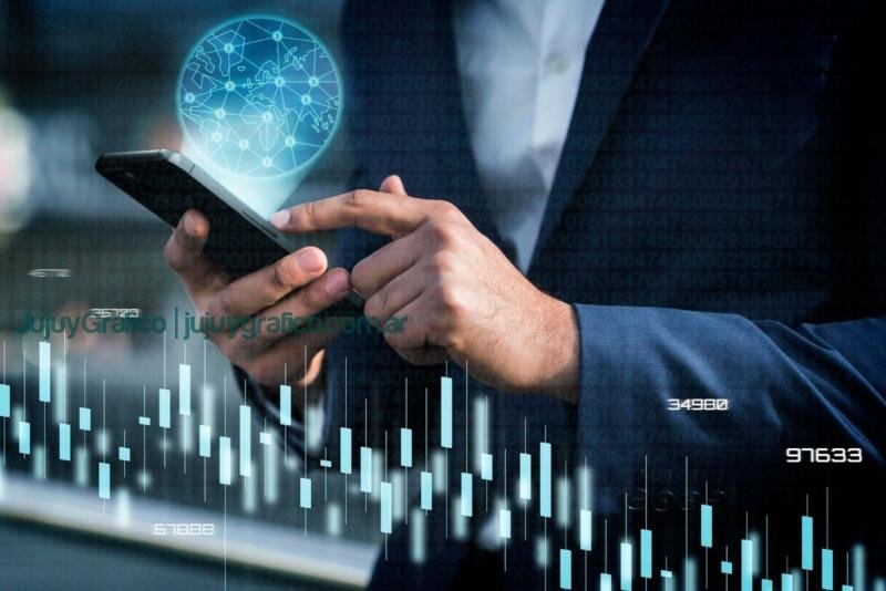 Ser un ciudadano del mundo: Por qué el futuro de la economía es digital 8 Ser un ciudadano del mundo, Por qué el futuro de la economía es digital cerrar mano sosteniendo smartphone