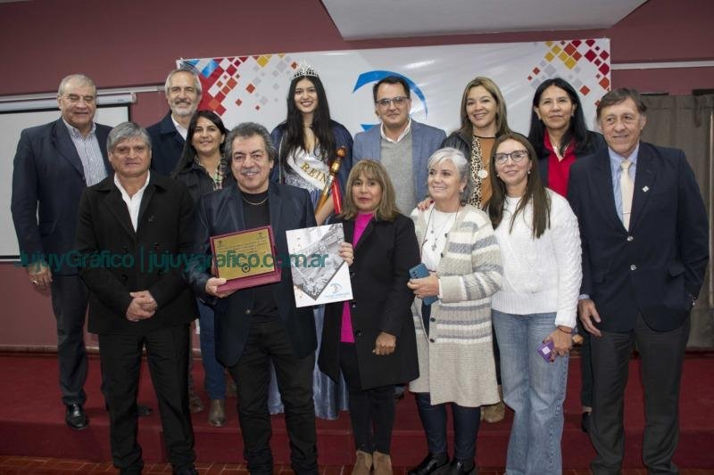 Concejo Deliberante honra a “Nino” Fuentes por su legado musical en Fiesta Nacional de Estudiantes 1 Concejo Deliberante honra a Nino Fuentes por su legado musical en Fiesta Nacional de Estudiantes 1