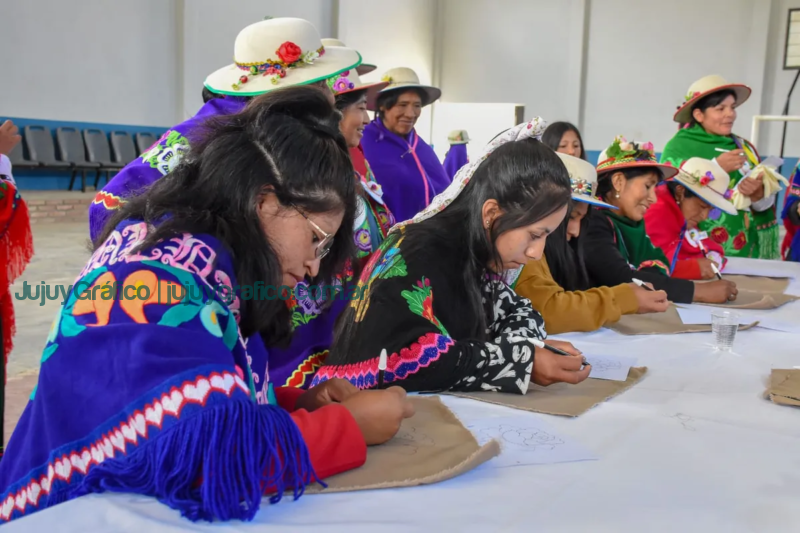 Encuentro del Bordado y Rebozo. Artesanas de la Región se unen en Santa Ana 6 Encuentro del Bordado y Rebozo. Artesanas de la Región se unen en Santa Ana 6