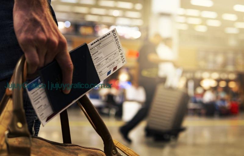 Photo by JoshuaWoroniecki Proceso de solicitud de la ESTA: Documentación necesaria y consejos para obtener desde la web 2023
travel, airport, boarding pass