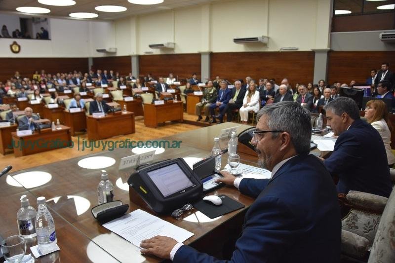 Carlos Sadir asumió como Gobernador de Jujuy 17 Carlos Sadir asumió como Gobernador de Jujuy 16