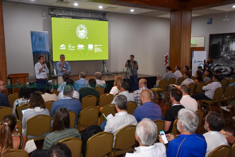 Ledesma y ProYungas formalizan su compromiso con el Paisaje Productivo Protegido 3 Ledesma y ProYungas formalizan su compromiso con el Paisaje Productivo Protegido 3