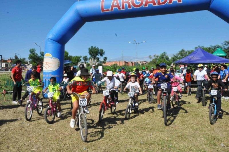 Éxito deportivo en Alto Comedero: Competencia recreativa de Mountain Bike reúne a más de 250 niños y jóvenes 2 Éxito deportivo en Alto Comedero, Competencia recreativa de Mountain Bike reúne a más de 250 niños y jóvenes 2