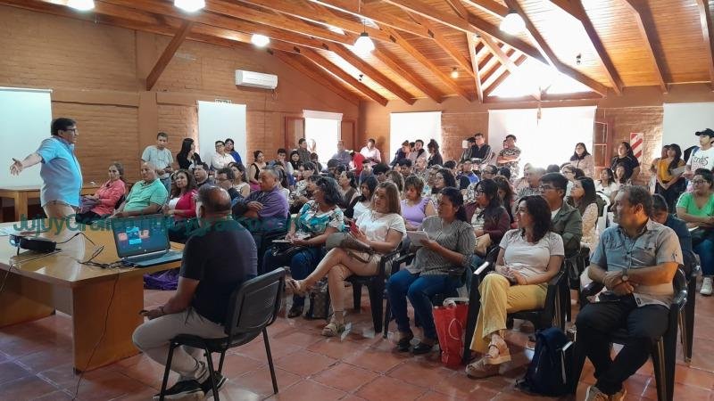 Rubén Daza sobre la Economía Popular. Necesitamos un enfoque sensible y estratégico que promueva el crecimiento sostenible en Jujuy 4 Rubén Daza sobre la Economía Popular. Necesitamos un enfoque sensible y estratégico que promueva el crecimiento sostenible en Jujuy 4