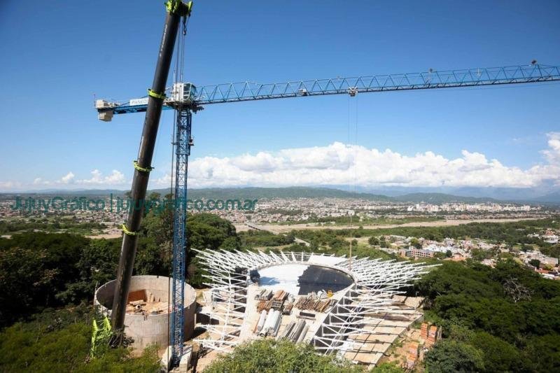 Avanza la construcción del Centro Cultural Lola Mora con la colocación de cerchas metálicas 2 Avanza la construcción del Centro Cultural Lola Mora con la colocación de cerchas metálicas 1