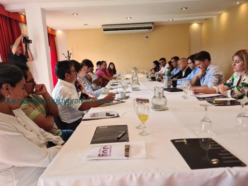 Ministro de Desarrollo Económico y Producción con sector vitivinícola de Jujuy 3 Ministro de Desarrollo Económico y Producción con sector vitivinícola de Jujuy