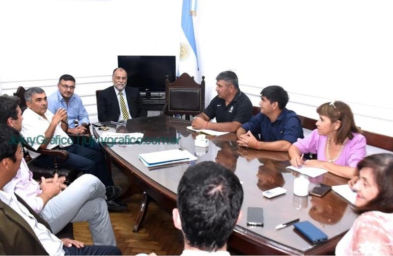 Paritarias en Jujuy. Gobierno y gremios estatales en diálogo 2 Paritarias en Jujuy. Gobierno y gremios estatales en diálogo 2