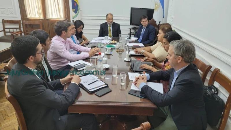 Paritarias en Jujuy: Gobierno y gremios estatales en diálogo 1 Paritarias en Jujuy. Gobierno y gremios estatales en diálogo 3