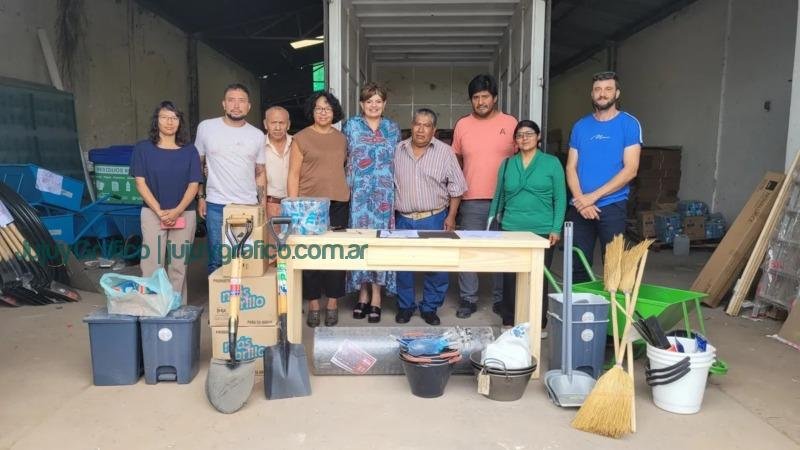 Entrega de equipamiento para el agregado de valor del tomate chilto en Ocloyas 2
