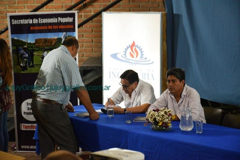 Se presentó en la UNJu el libro "Economía de los Vínculos" de Rubén Daza: Un manual para entender el presente y vislumbrar el futuro 3 Se presentó en la UNJu el libro Economía de los Vínculos de Rubén Daza. Un manual para entender el presente y vislumbrar el futuro 1