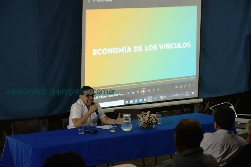 Se presentó en la UNJu el libro Economía de los Vínculos de Rubén Daza. Un manual para entender el presente y vislumbrar el futuro 5