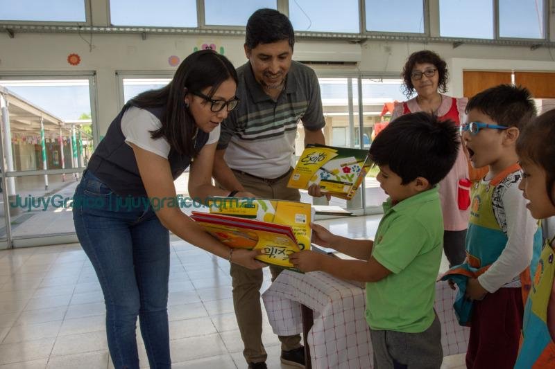 Ledesma fortalece la educación en Jujuy con la entrega de cuadernos 8 Ledesma fortalece la educación en Jujuy con la entrega de cuadernos 3
