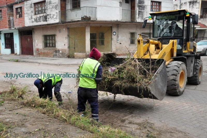 Intendente Jorge insta a la comunidad a prevenir el dengue con limpieza pública 1 Intendente Jorge insta a la comunidad a prevenir el dengue con limpieza pública 1