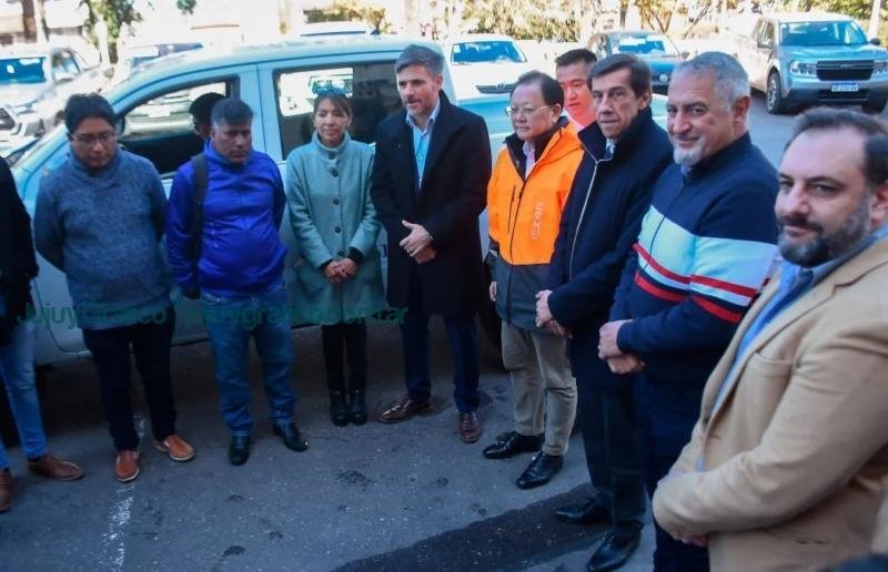 Mineras EXAR y COOKINS donan una camioneta al Hospital de Susques 2 Mineras EXAR y COOKINS donan una camioneta al Hospital de Susques 2