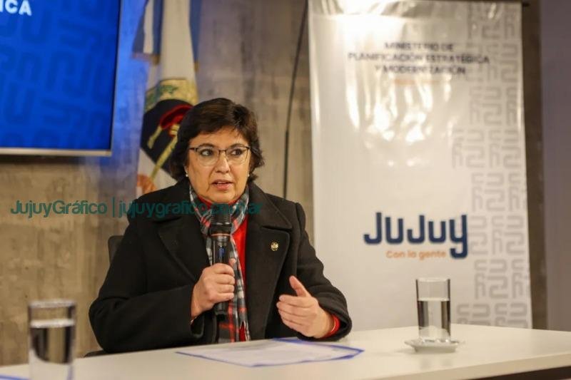Presentación de la Aplicación Móvil #tujujuy, Modernización de los Servicios Estatales 4