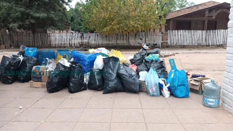 Entrevista a Jesica Flores, Secretaria de Ambiente de Yuto sobre reciclado y sus avances 7 Entrevista a Jesica Flores, Secretaria de Ambiente de Yuto sobre los desafíos y avances en reciclado los desafíos y avances en reciclado 4