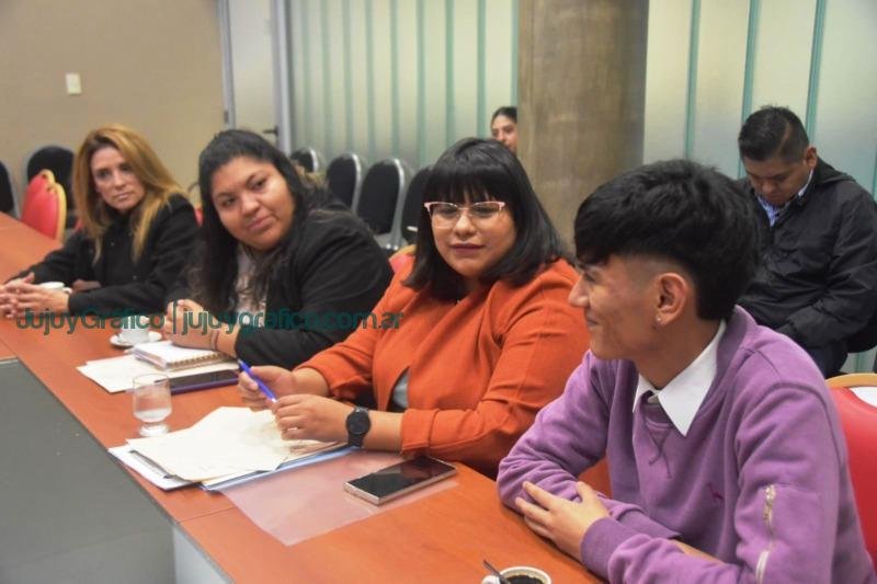 Joven ambientalista jujeño comparte su Experiencia en la Legislatura 5 Joven ambientalista jujeño comparte su Experiencia en la Legislatura 2