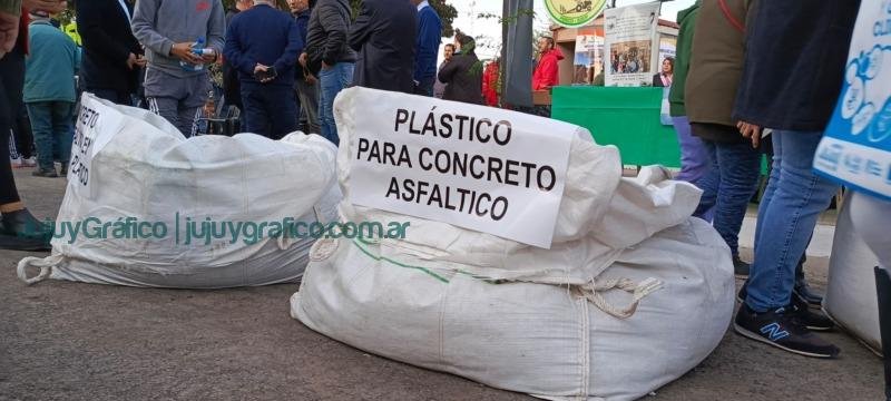 Perico: Presentaron el 1° pavimento con material reciclado de Jujuy 3 Perico Presentaron el 1° pavimento con material reciclado de Jujuy 7