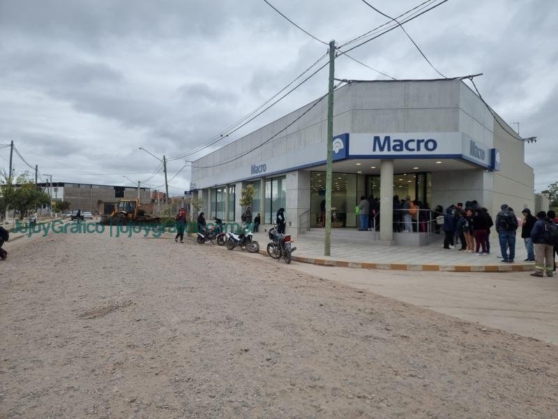 Perico Presentaron el 1° pavimento con material reciclado de Jujuy 81 Perico Presentaron el 1° pavimento con material reciclado de Jujuy 81