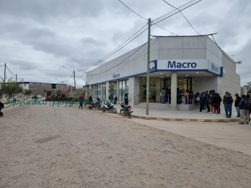 Perico Presentaron el 1° pavimento con material reciclado de Jujuy 81 Perico Presentaron el 1° pavimento con material reciclado de Jujuy 81