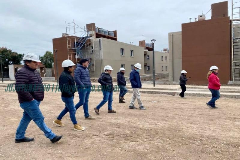 Avances en la construcción de 110 departamentos en Alto Comedero 9 Avances en la construcción de 110 departamentos en Alto Comedero 4
