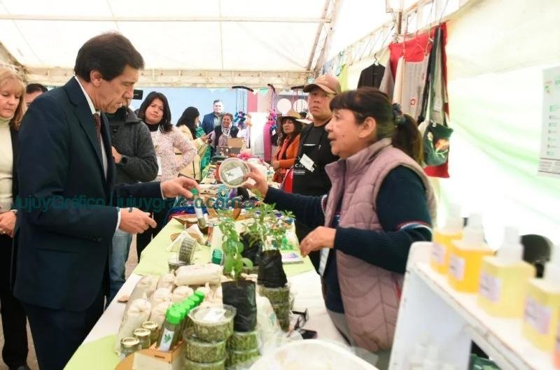 SUSTENTUR Foro Internacional de Desarrollo Sostenible en Jujuy 1 SUSTENTUR Foro Internacional de Desarrollo Sostenible en Jujuy 1