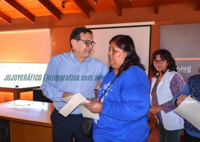 Entrega de microcréditos en Jujuy: Impulso para emprendedores tras procesos formativos 2 Entrega de microcréditos en Jujuy. Impulso para emprendedores tras procesos formativos w12