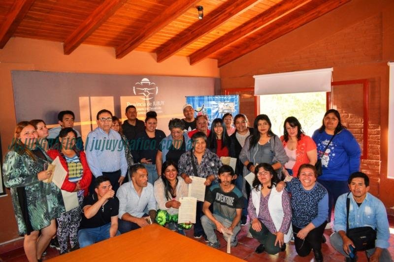 Entrega de microcréditos en Jujuy. Impulso para emprendedores tras procesos formativos w22