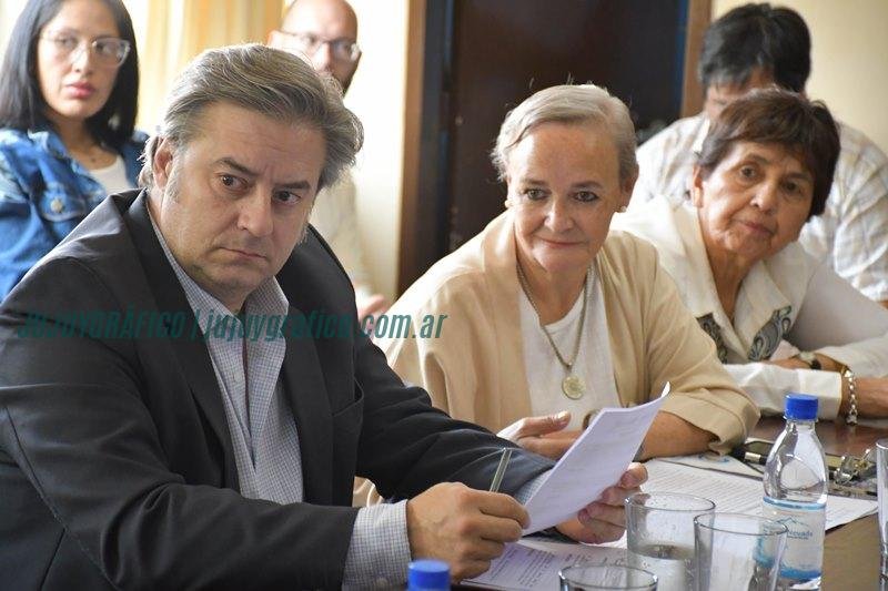 Avanzan en un proyecto que busca implementar las aplicaciones al Sistema Alternativo de Taxis 2 Avanzan en un proyecto que busca implementar las aplicaciones al Sistema Alternativo de Taxis 2