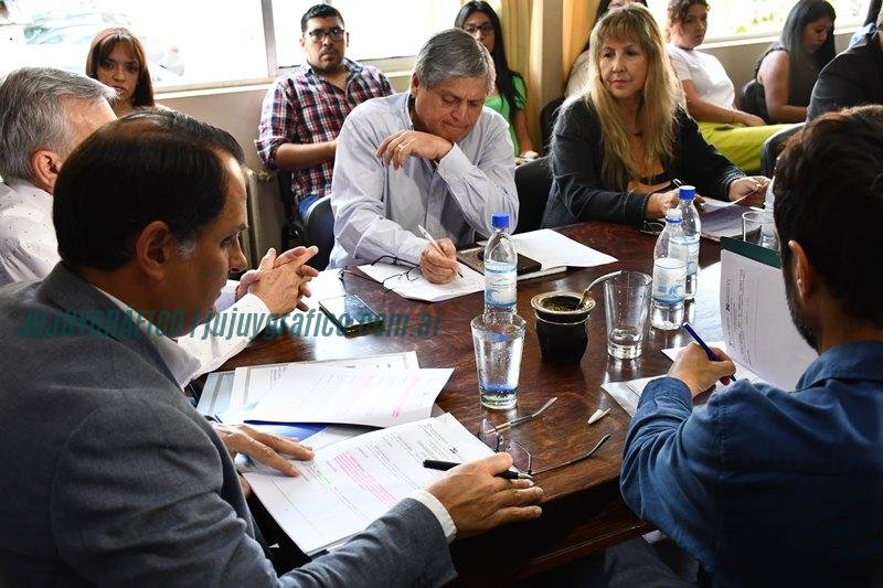 Avanzan en un proyecto que busca implementar las aplicaciones al Sistema Alternativo de Taxis 3 Avanzan en un proyecto que busca implementar las aplicaciones al Sistema Alternativo de Taxis 3