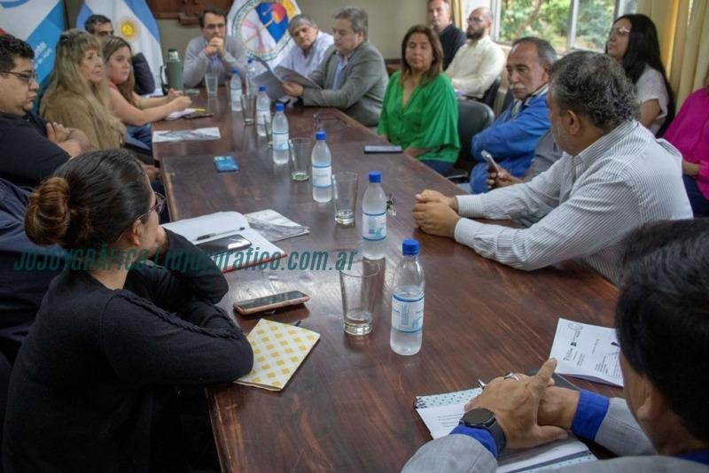 Regulación del Transporte Alternativo en Jujuy: Concejales y taxistas dialogaron 2 Regulación del Transporte Alternativo en Jujuy. Concejales y taxistas dialogaron 1