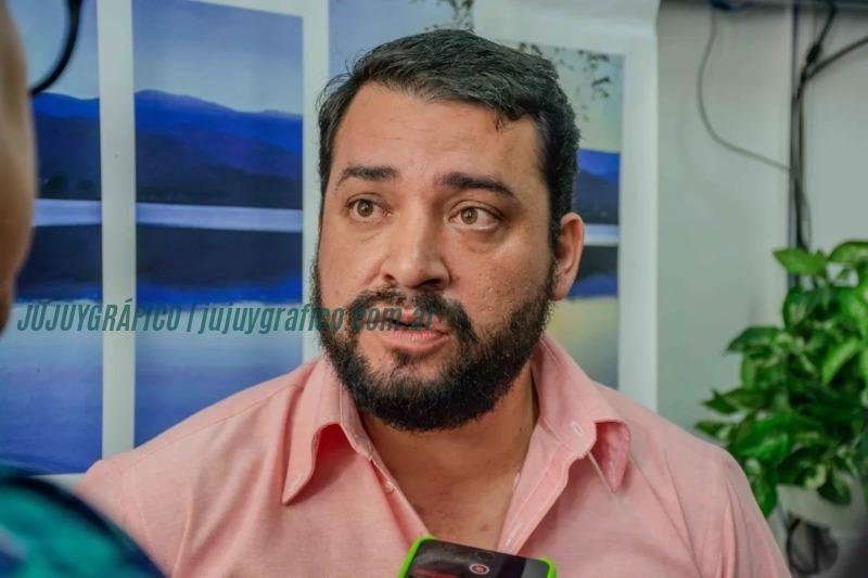 Andrés Aparicio Construcción de una sala de matrimonio a cielo abierto en el Dique Los Alisos 3 Andrés Aparicio Construcción de una sala de matrimonio a cielo abierto en el Dique Los Alisos 3