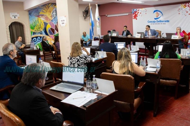 La vergüenza de San Salvador: Concejales ganan más de $4 millones al mes y sancionan menos de 6 ordenanzas 1 La vergüenza de San Salvador, Concejales ganan más de $4 millones al mes y sancionan menos de 6 ordenanzas 1