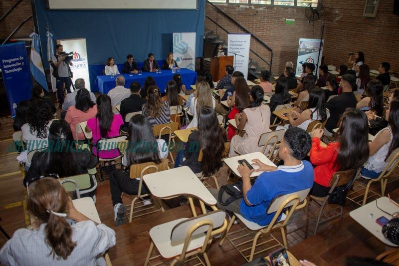 Ledesma impulsa la educación gratuita en Yungas, Entrega de certificados a jóvenes 2 Ledesma impulsa la educación gratuita en Yungas, Entrega de certificados a jóvenes 2