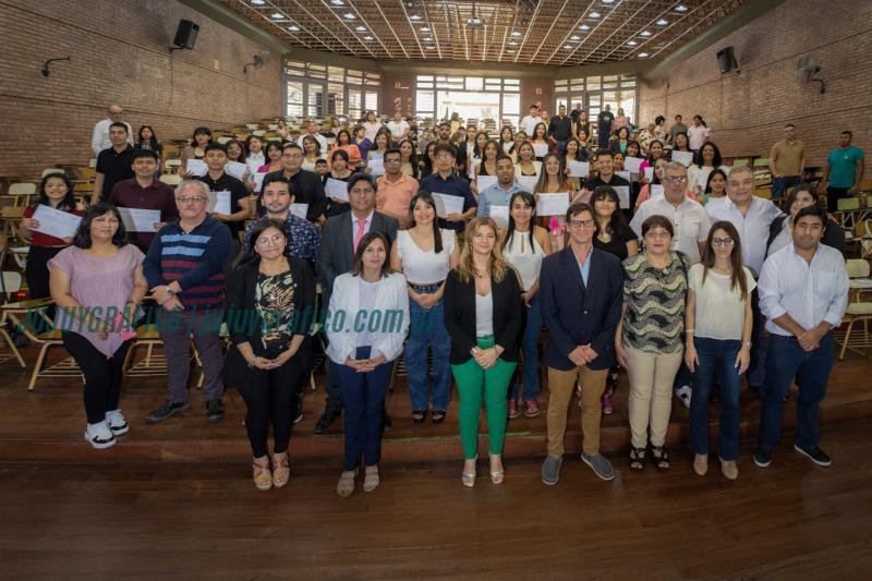 Ledesma impulsa la educación gratuita en Yungas: Entrega de certificados a jóvenes 8 Ledesma impulsa la educación gratuita en Yungas, Entrega de certificados a jóvenes 3