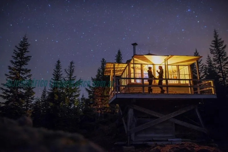 USA, Oregon, Portland USA, Oregon, Portland El turismo nocturno, tendencia de viajes para el 2025 (2)