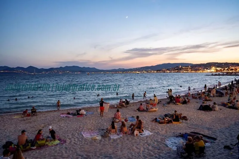 04 Cannes Croisette 04 Cannes Croisette El turismo nocturno, tendencia de viajes para el 2025 (2)