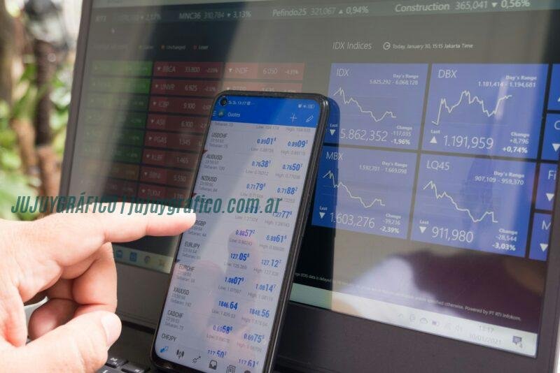 black android smartphone turned on screen
Mejora tus inversiones con QuantumX: Eficiencia y rentabilidad en el trading