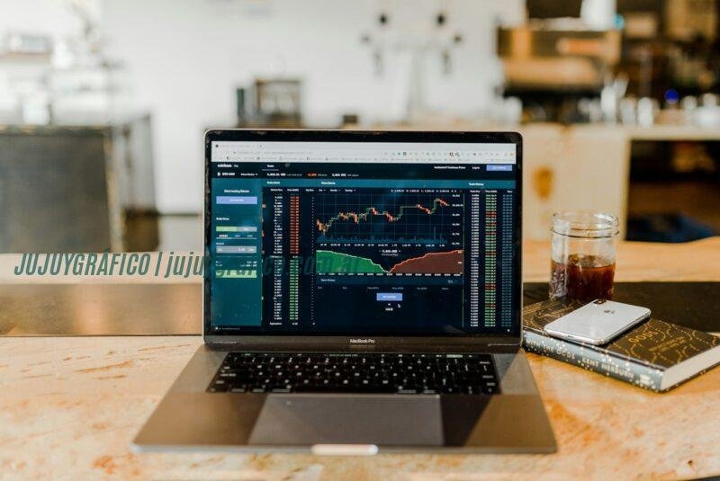 Descubre cómo Switch Evex Sys revoluciona la gestión empresarial en 2025 3 turned-on MacBook Pro Descubre cómo Switch Evex Sys revoluciona la gestión empresarial en 2025
