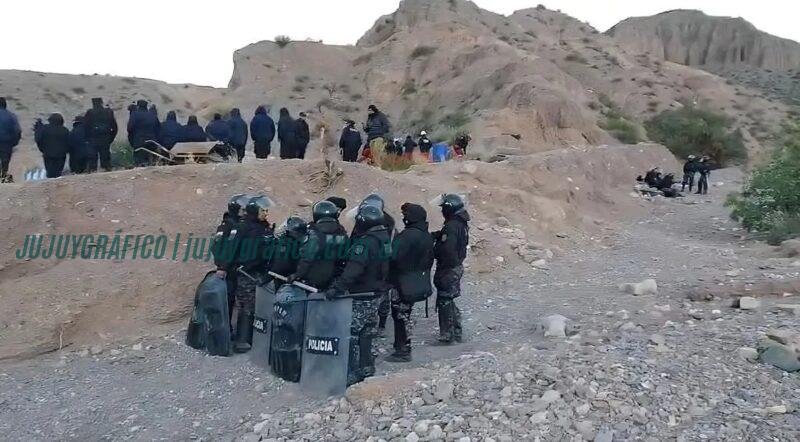 Desalojo en la comunidad Cueva del Inca: denuncian abusos policiales 1 Desalojo en la comunidad Cueva del Inca, denuncian abusos policiales 7