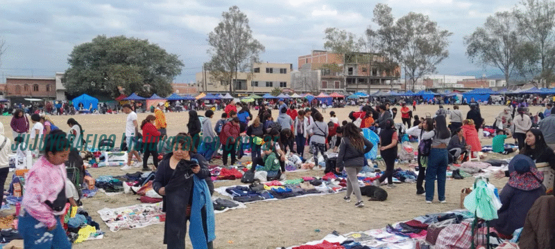 Feria Medalla Milagrosa: Vendedores ambulantes enfrentan crisis por nuevas regulaciones municipales 1 Feria Medalla Milagrosa. Vendedores ambulantes enfrentan crisis por nuevas regulaciones municipales 04