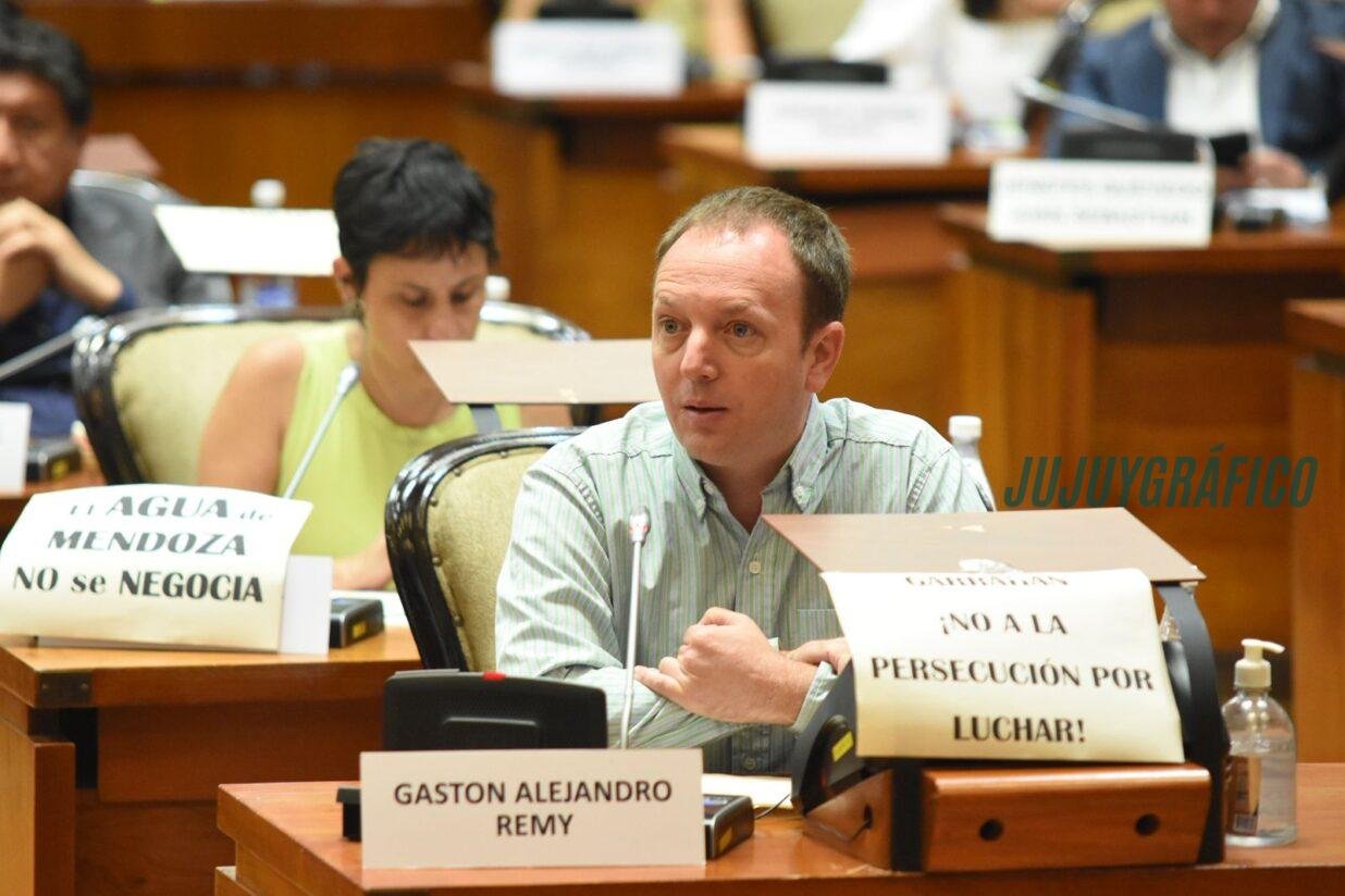Gastón Remy Jujuy aprobó un presupuesto histórico de $2,6 billones para 2026 con polémicas por salarios públicos y nueva deuda 01 Gastón Remy Jujuy aprobó un presupuesto histórico de $2,6 billones para 2026 con polémicas por salarios públicos y nueva deuda 01
